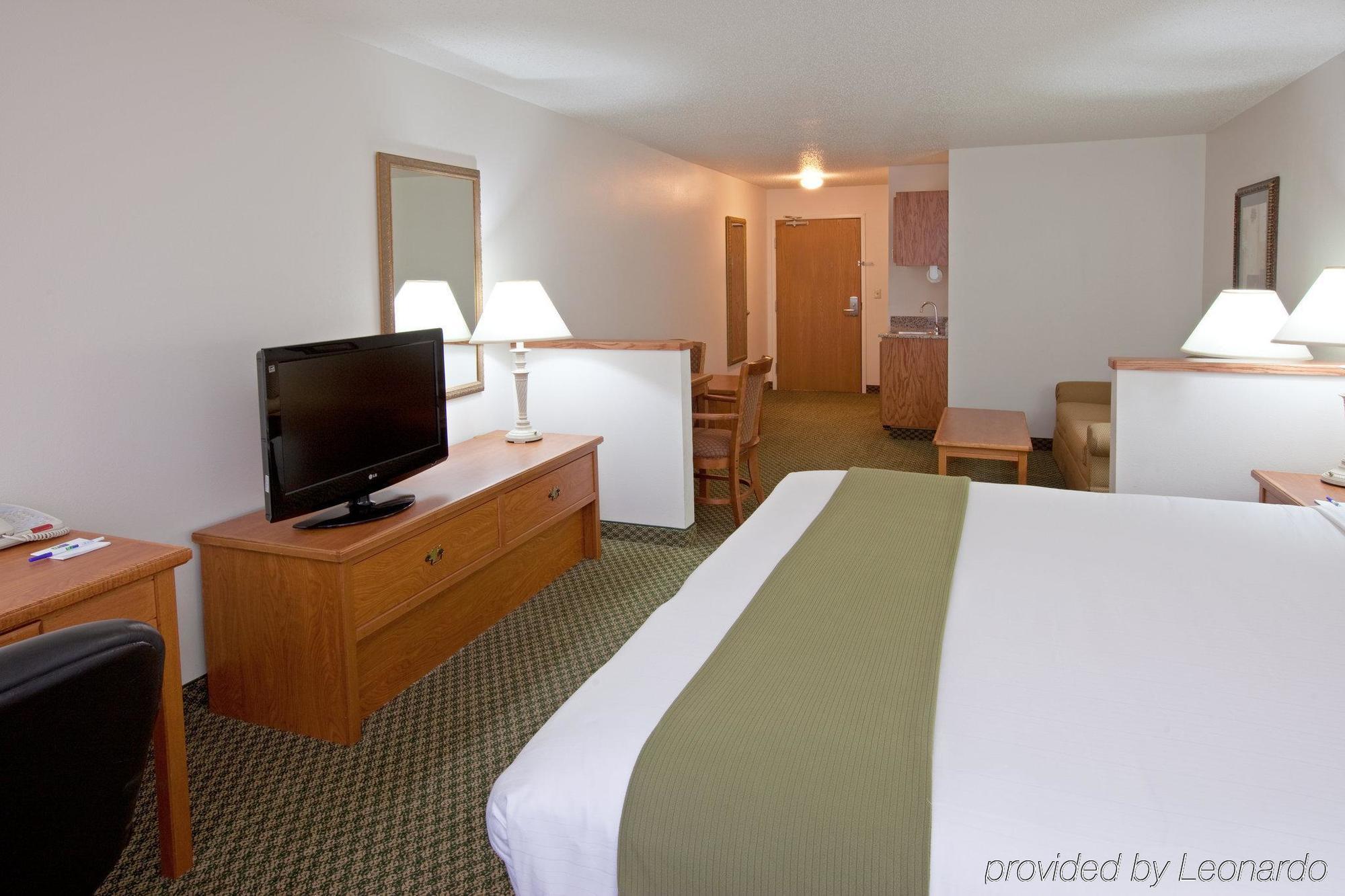 Holiday Inn Express & Suites Logan, An Ihg Hotel Zimmer foto